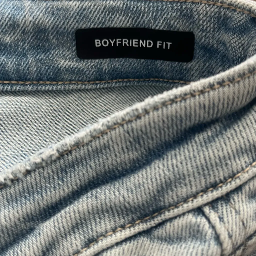 Judy Blue Star Bright Light Wash Distressed Boyfriend Fit Jeans Size 9/29 - Image 4