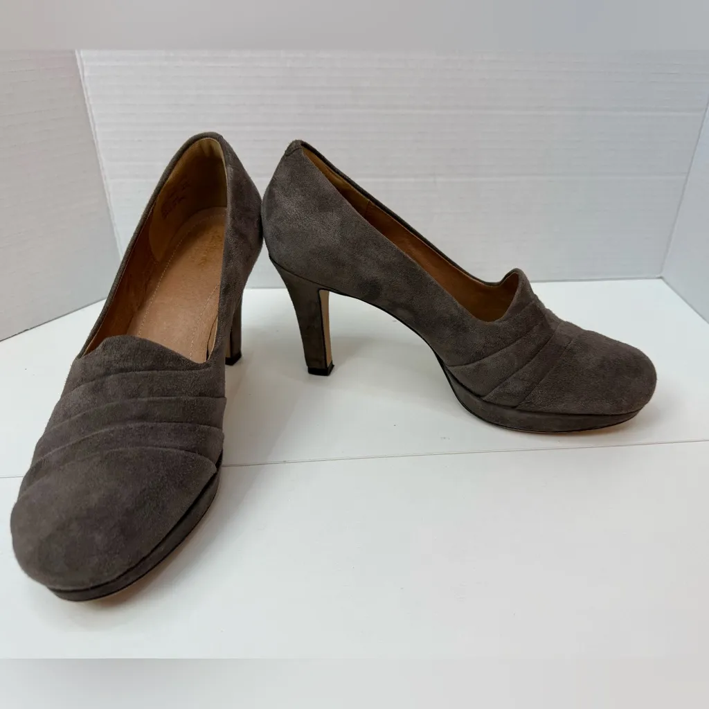 Clarks Women's Brown Suede Heels size 8 - Image 6