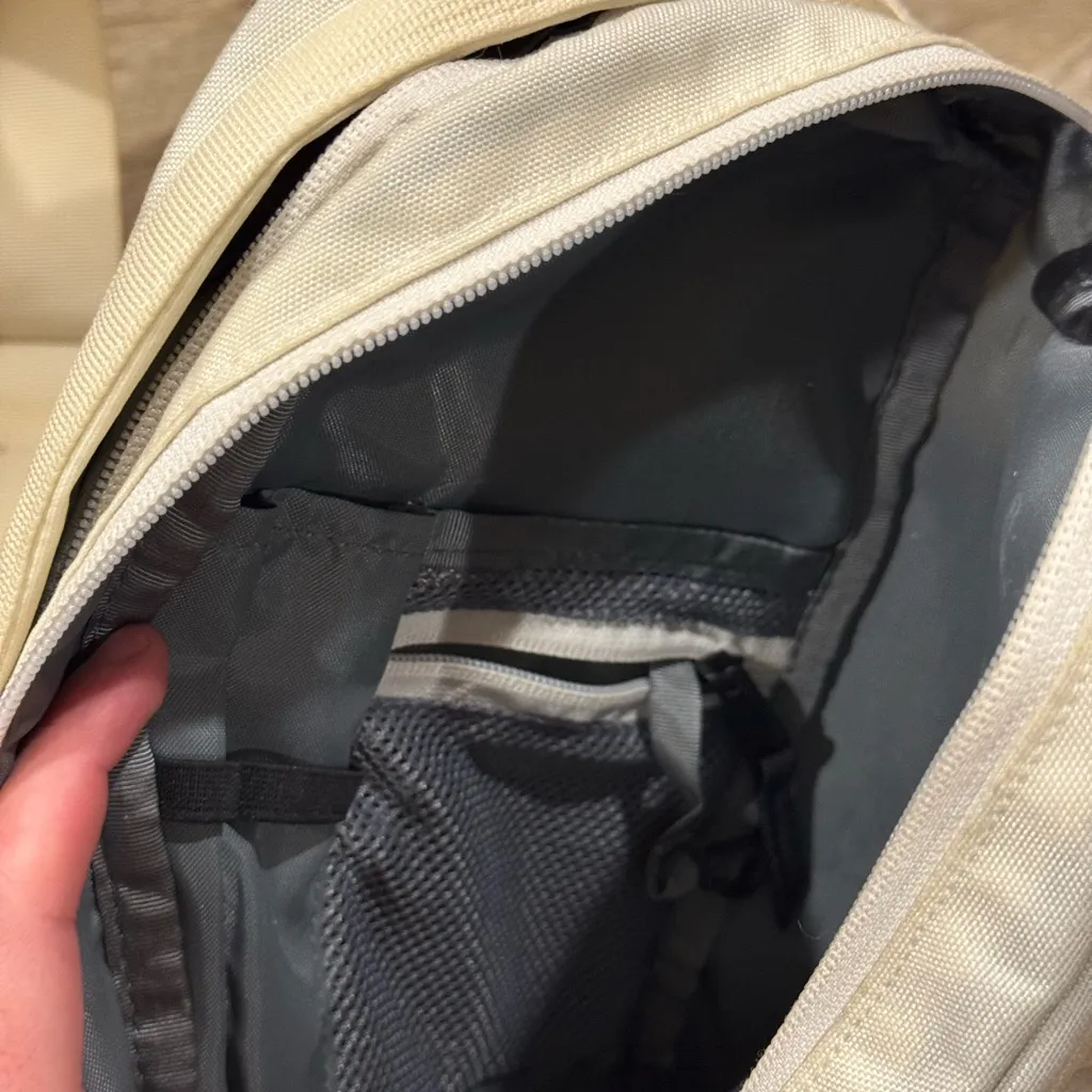 The North Face Borealis Sling Bag - Image 3