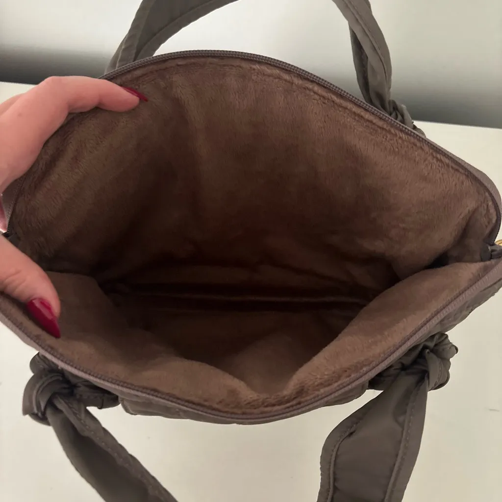 Marc Jacobs Taupe Quilted Bag - Image 9