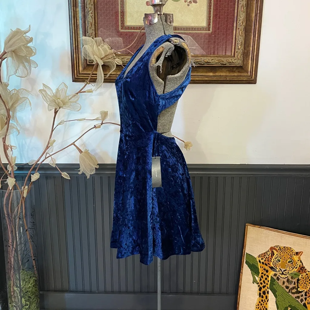 NWT Lulus Solo Album Blue Velvet Open Cross Back Mini Skater Dress - Sz M 💚🎀 - Image 6