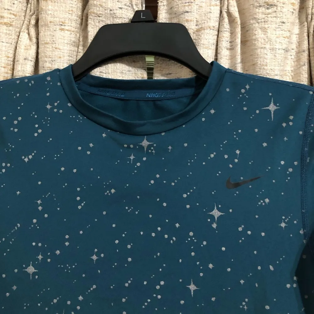 Nike  Pro Warm Starry Night Crop Training Top - Image 2