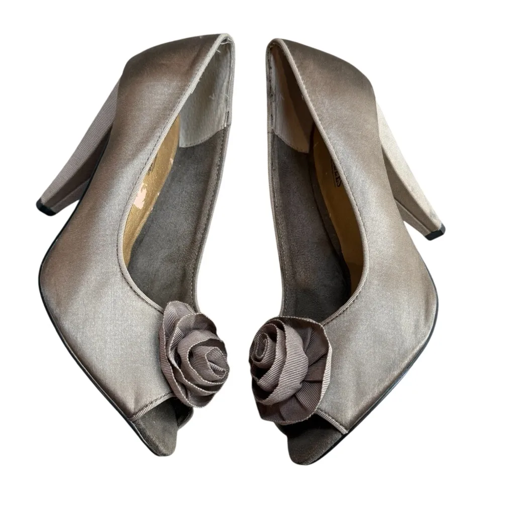 Seychelles Women’s Size 7 Open Toe Satin Rosette Heels Metallic Preppy Coquette - Image 3