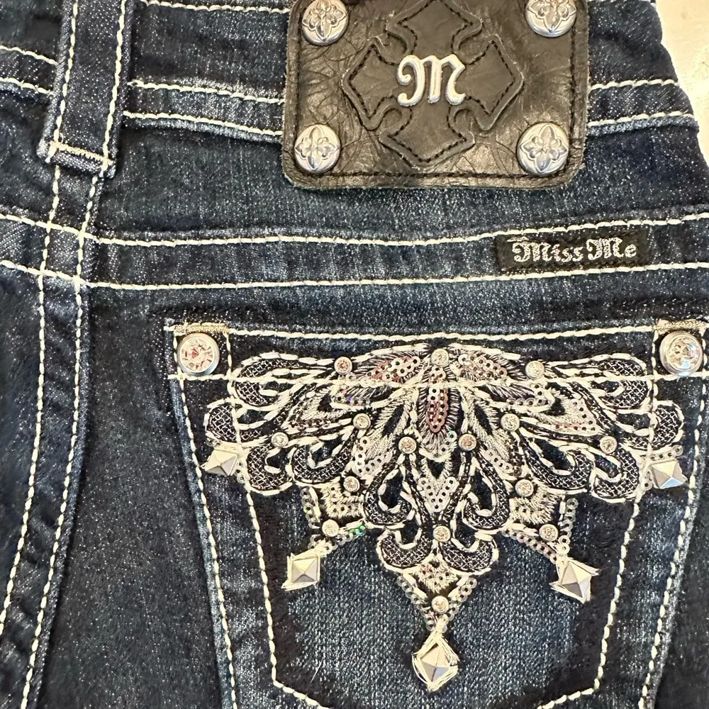 Miss Me Signature Boot Cut Crop Bling Jeans Dark Wash Size 27 - Image 8