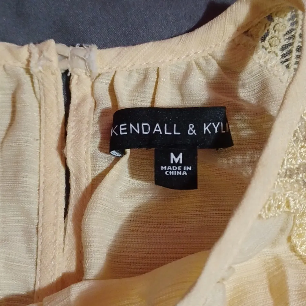 Kendall & Kylie sleevless shirt - Image 2