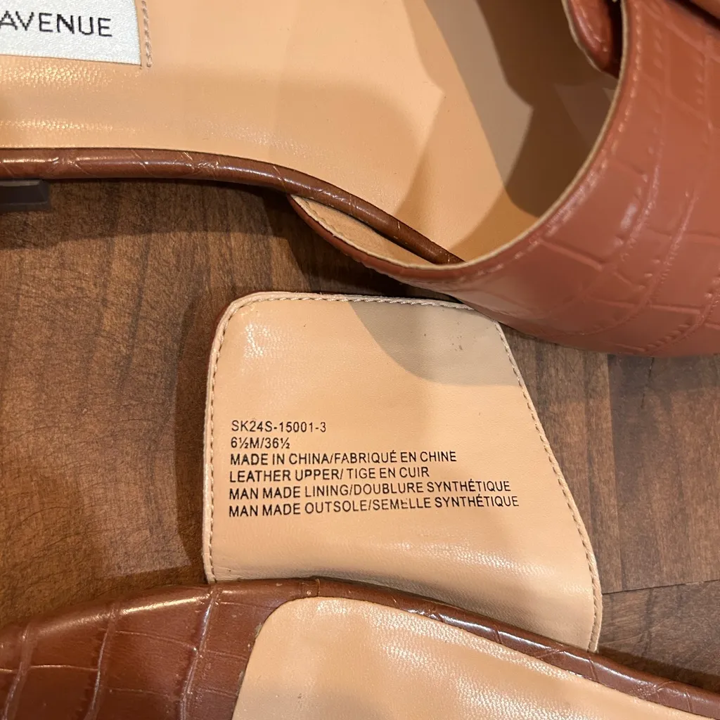 Saks Fifth Avenue Brown Leather Croc Embossed Buckle Slide Sandals 6.5 - Image 5