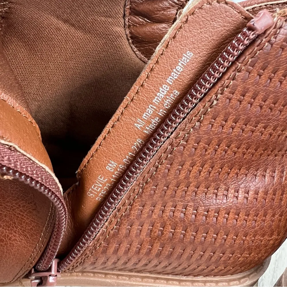 Baretraps Women's Stevie Button Ankle Booties 8M Cognac Faux Leather $80 - Image 6