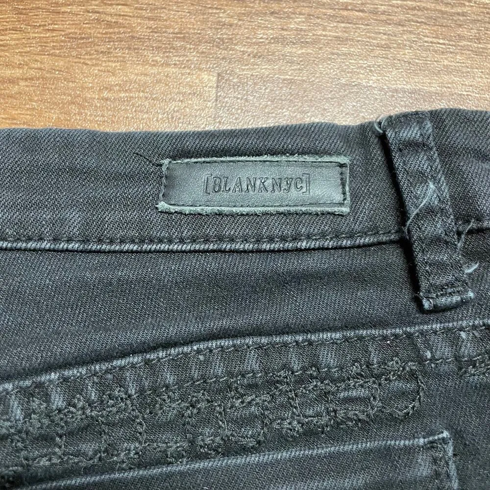 BlankNYC Black Denim Embroidered Floral Cut Off Jean Shorts Womens Size 25 RARE - Image 4