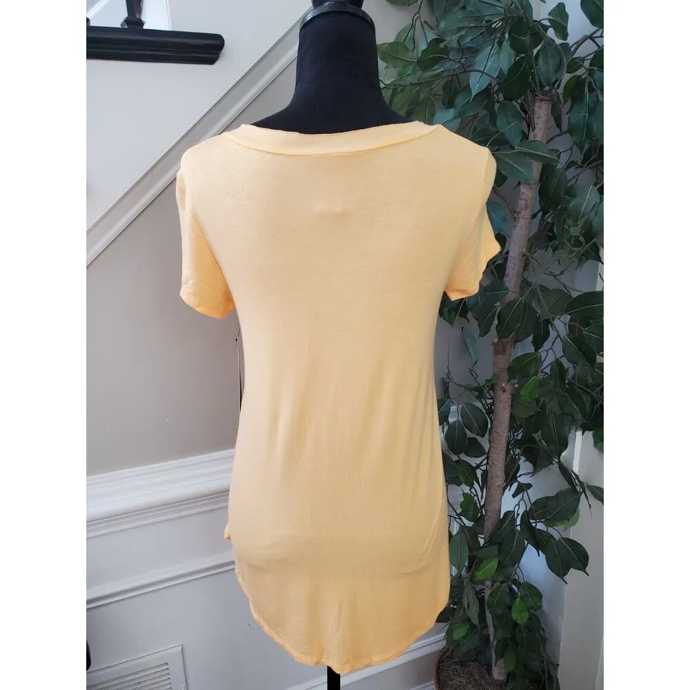 MONO Women's Yellow Solid Casual Short Sleeve Regular Fit V - Image 5