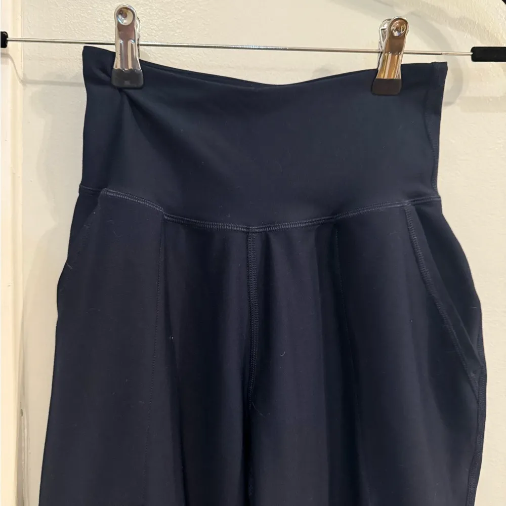 Old Navy Active High Waisted Powersoft 7/8 length Joggers Navy Blue Size XS - Image 3