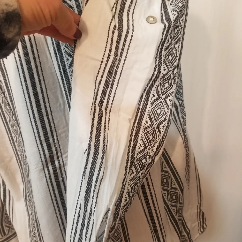 NWOT Roaman's Button down Aztec style blouse Black Size 12 - Image 4