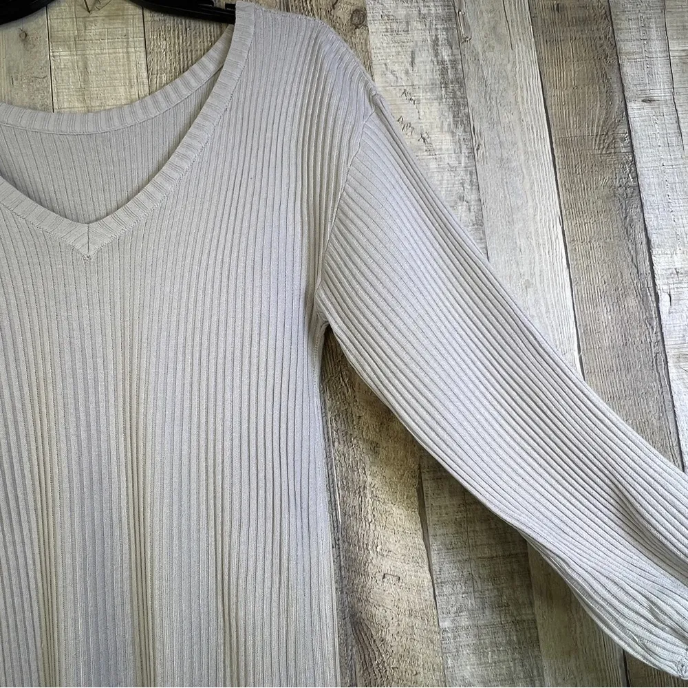 Unbranded Size Medium Ribbed V - Image 6