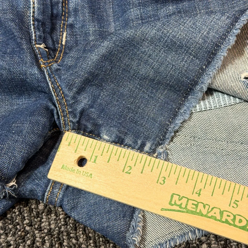 GAP 1969 Limited Edition Denim Cut-Off Women's Jean Shorts Size 6/28 Frayed Hem - Image 2