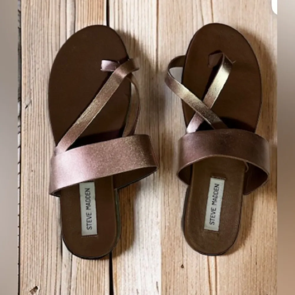 Steve Madden Athens rose gold sandals size 8.5  Athens Strappy Flat Faux Leather - Image 2