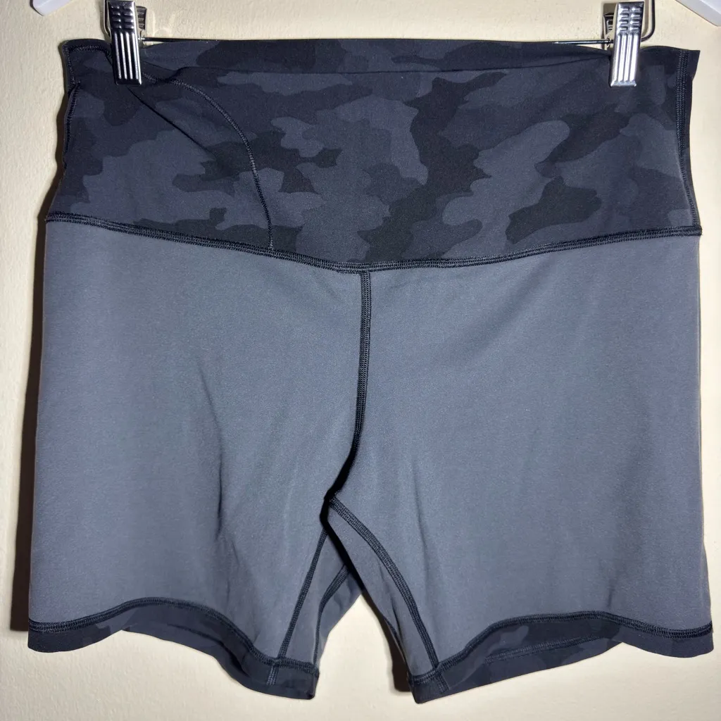 Lululemon Women's Camo Align Shorts Sz 14 - Image 5