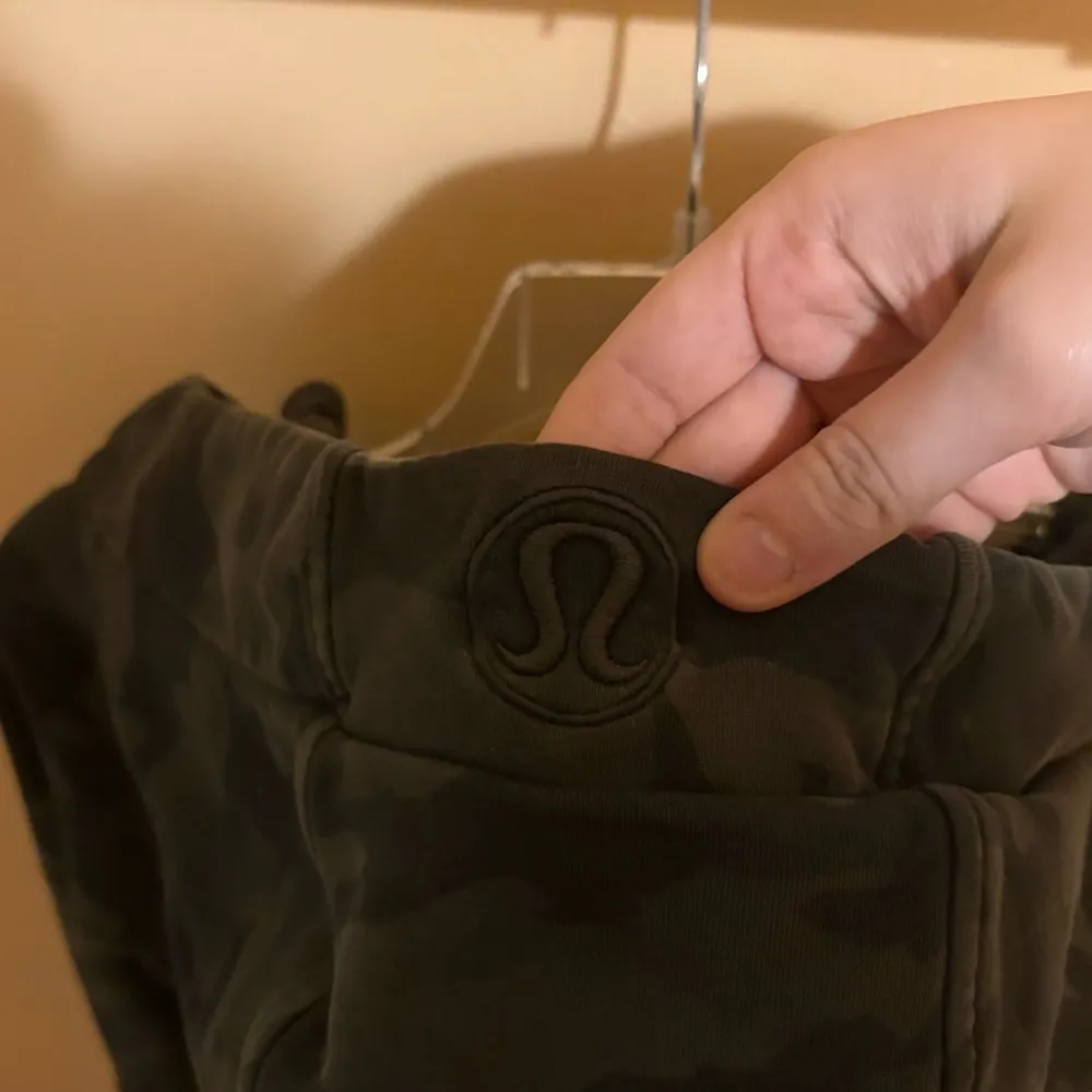 Light Cotton Fleece Scuba Hoodie in Heritage 365 Camo Dark Olive Multi - Image 8