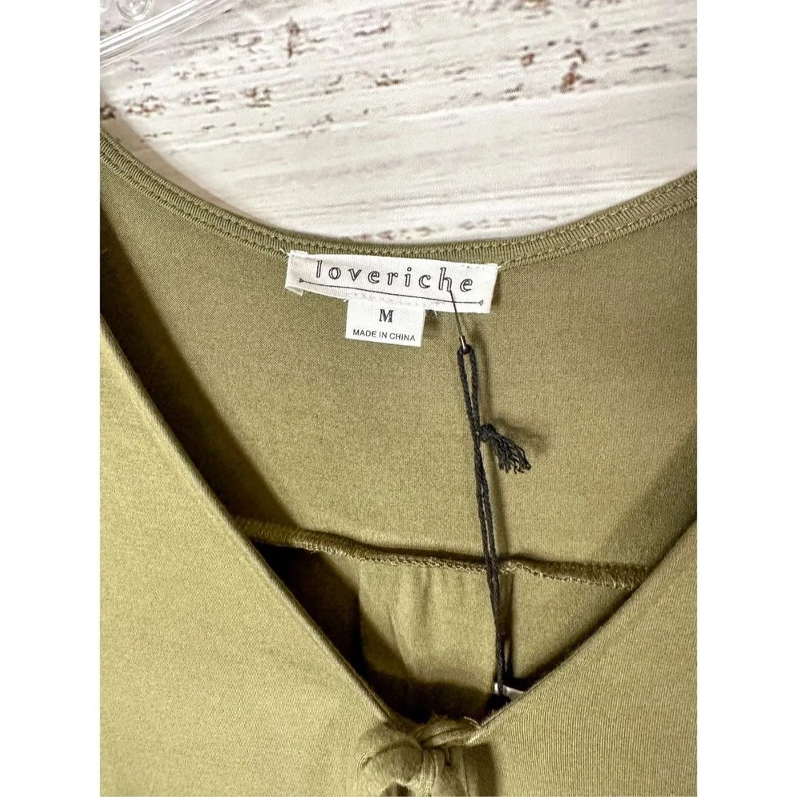 New with tags Loveriche Tie Neck Short Sleeve Shift Dress Olive Green Medium - Image 4