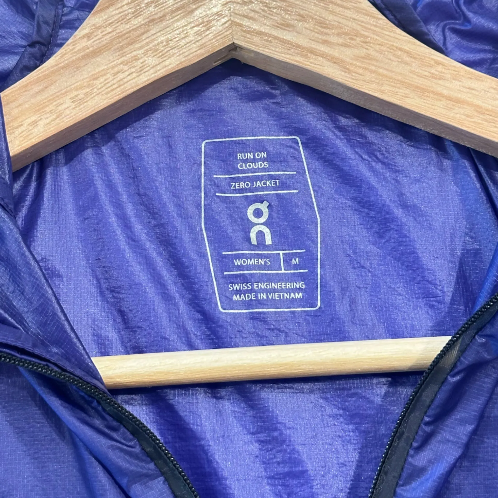 on cloud  Running Women's Half Zip Zero Jacket Twilight Size Medium - Image 4