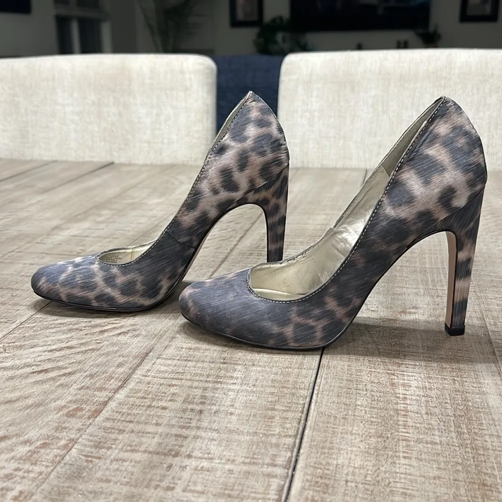 Sole Society women’s fabric ultra high heels in jaguar print. LIKE NEW - Image 5