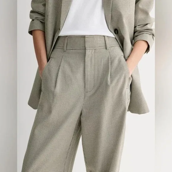 Everlane The Draper Pleated Pant Buttersmooth in Deep Taupe Mini Gingham, Size 4 - Image 2