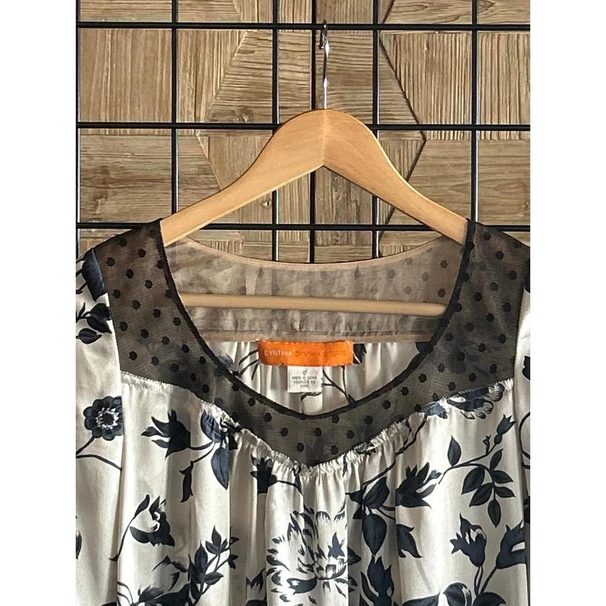 Cynthia Steffe Peasant Top Sz 0 Beige Navy Floral Sheer Round Neckline Bohochic - Image 2