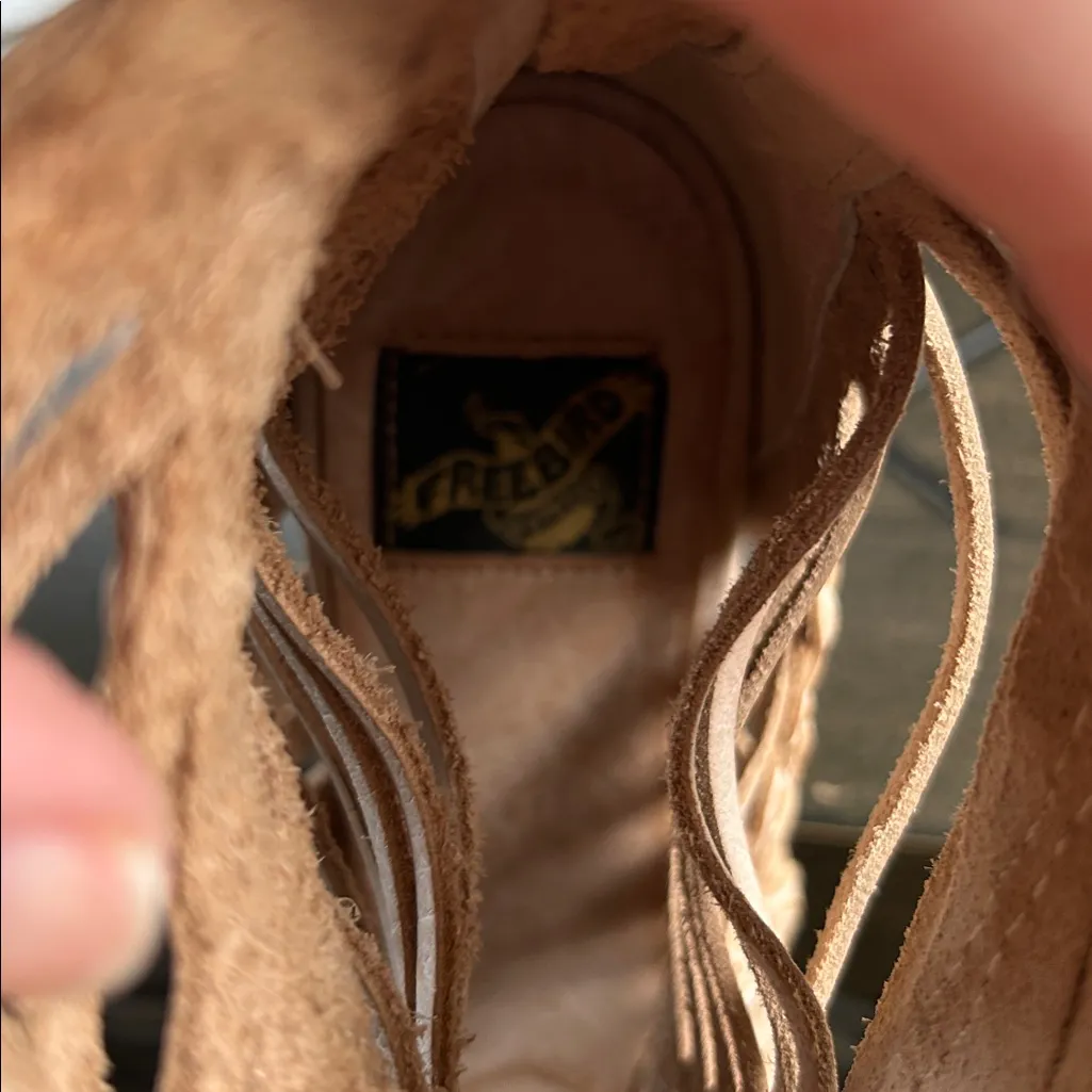 Freebird Bela open toe distressed leather heels taupe wastern chic zipper size 9 Tan - Image 9