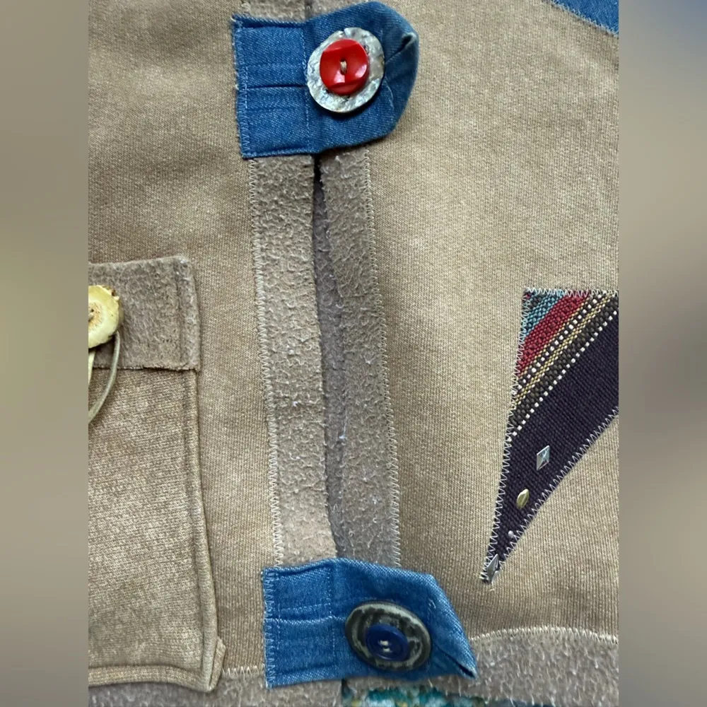 Vintage 90s Creative Coyote denim beaded appliqué button sweatshirt, size large Tan - Image 4