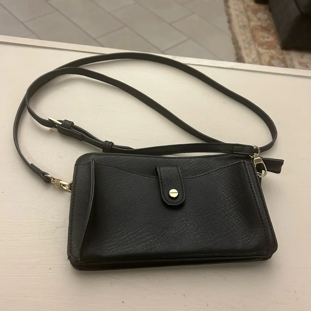 Bag Chic Black Crossbody Bag great shape no flaws— - Image 6