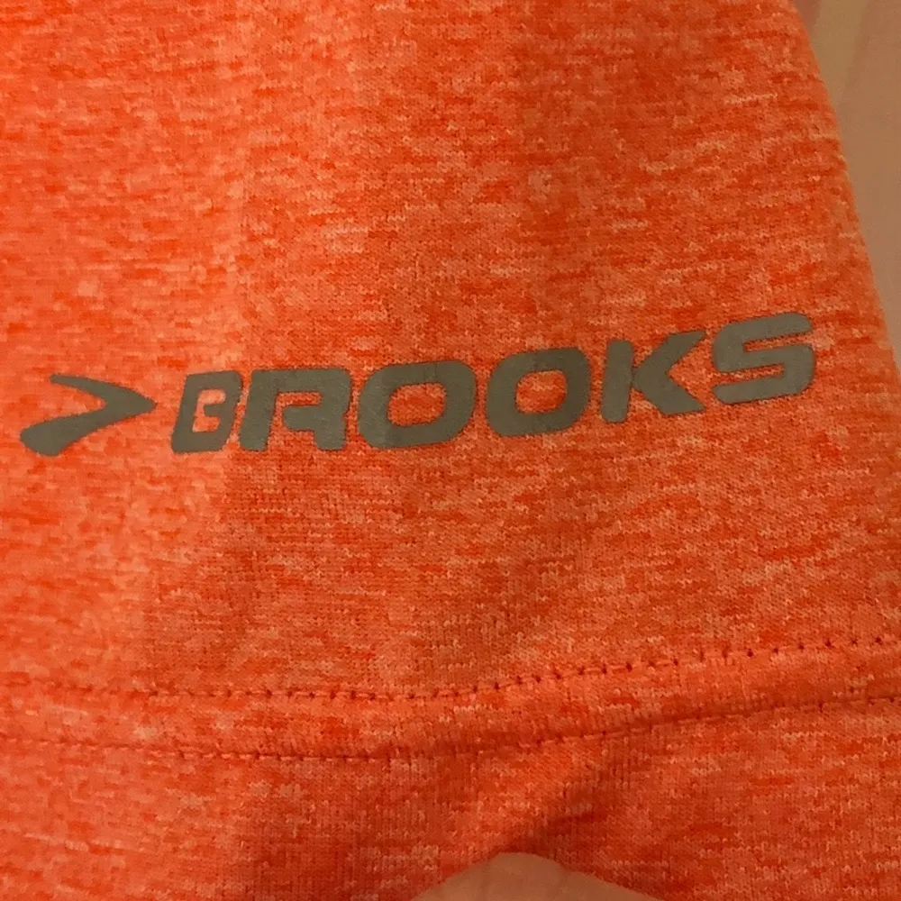 Brooks Workout Top.  Run Happy  Large - Image 4