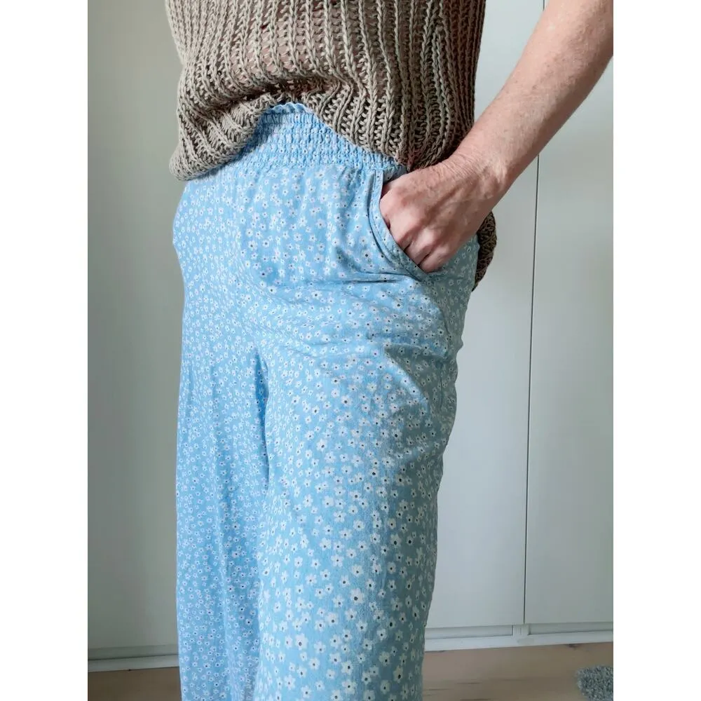 American Eagle Outfitters Wide Leg Cropped Pants Blue Floral Print Size XS - Image 4