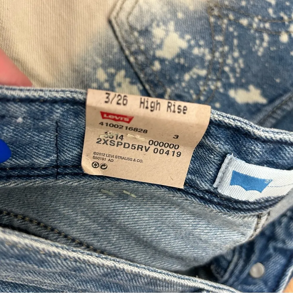 Levi’s | High Rise Bleached Denim Shorts NWT - Image 7