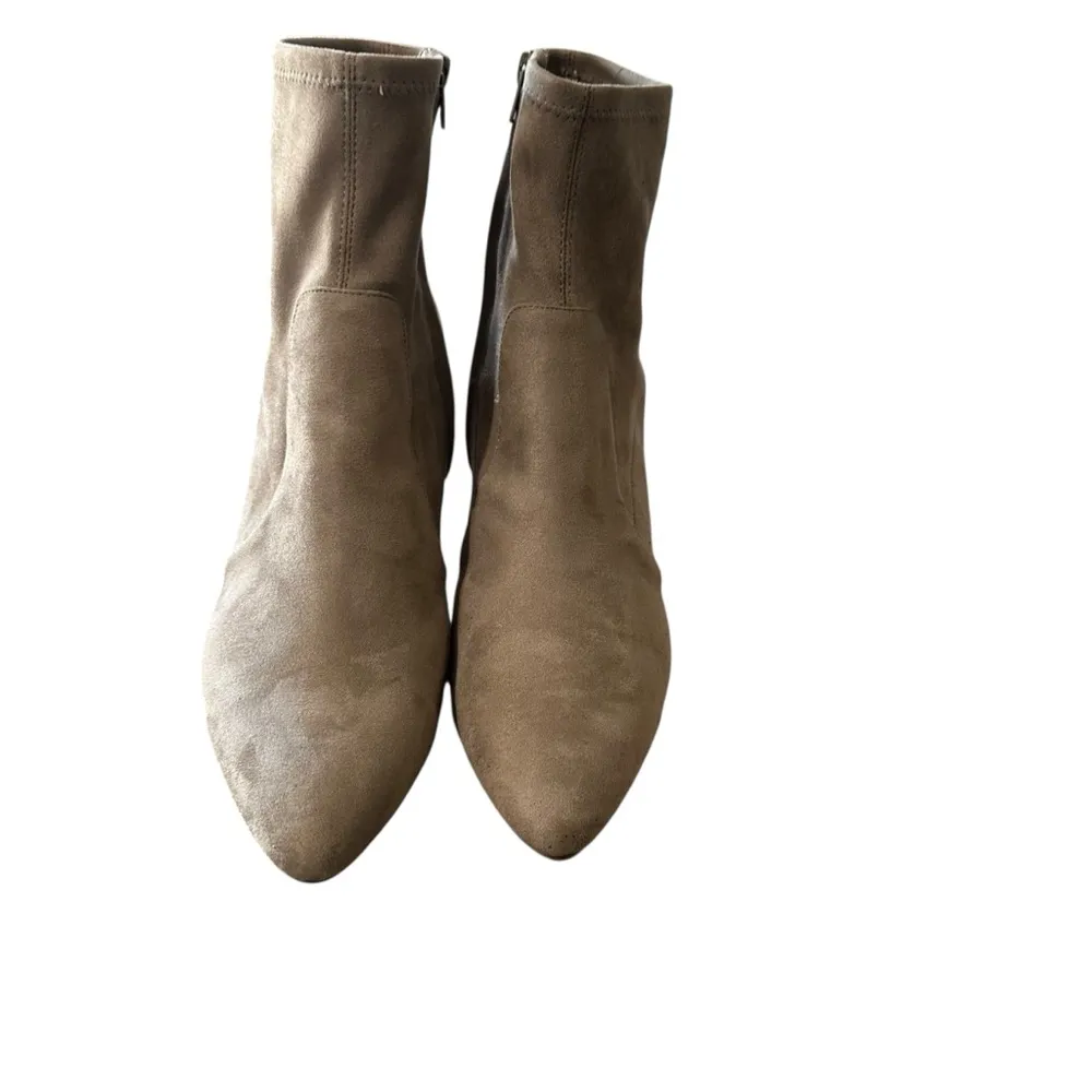 Amazon Essentials Tan Ankle Booties with Block Heel Size 11.5 - Image 3