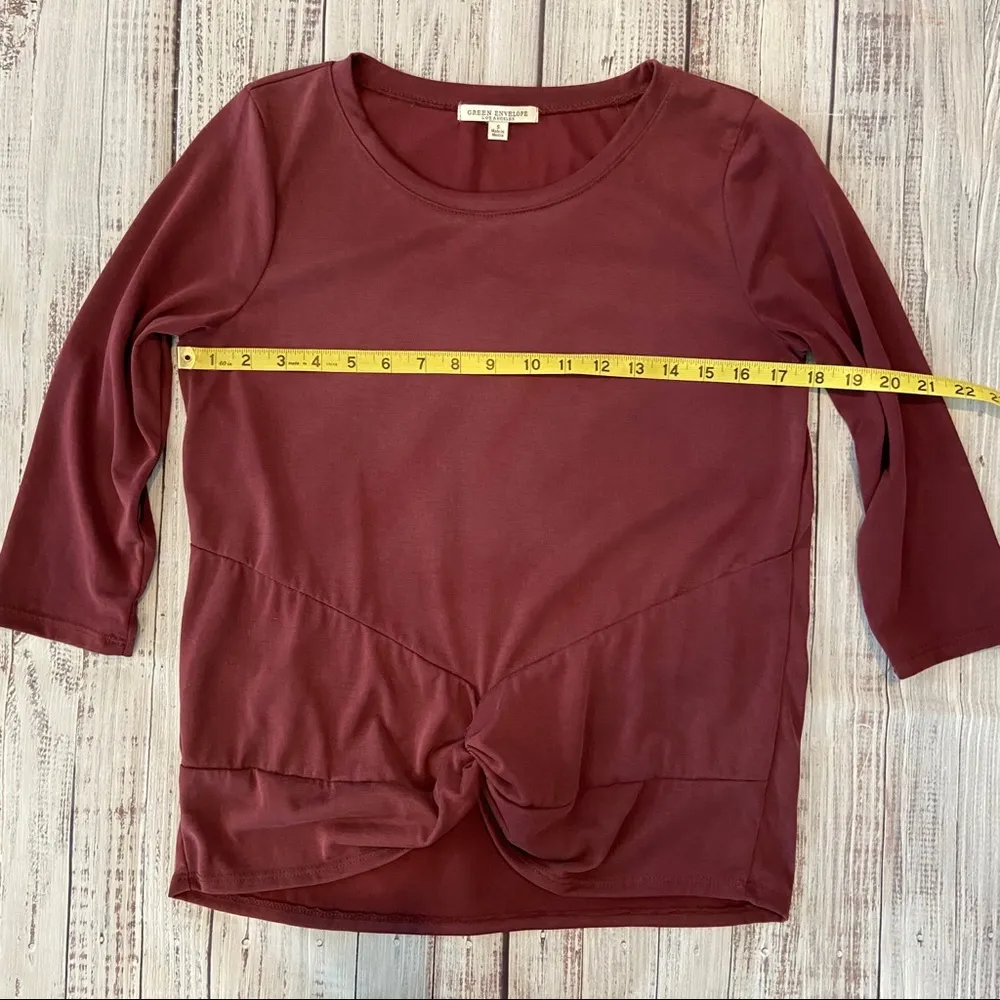 Green Envelope Knotted Front 3/4 Sleeve Maroon Top. Size Small. Red - Image 6