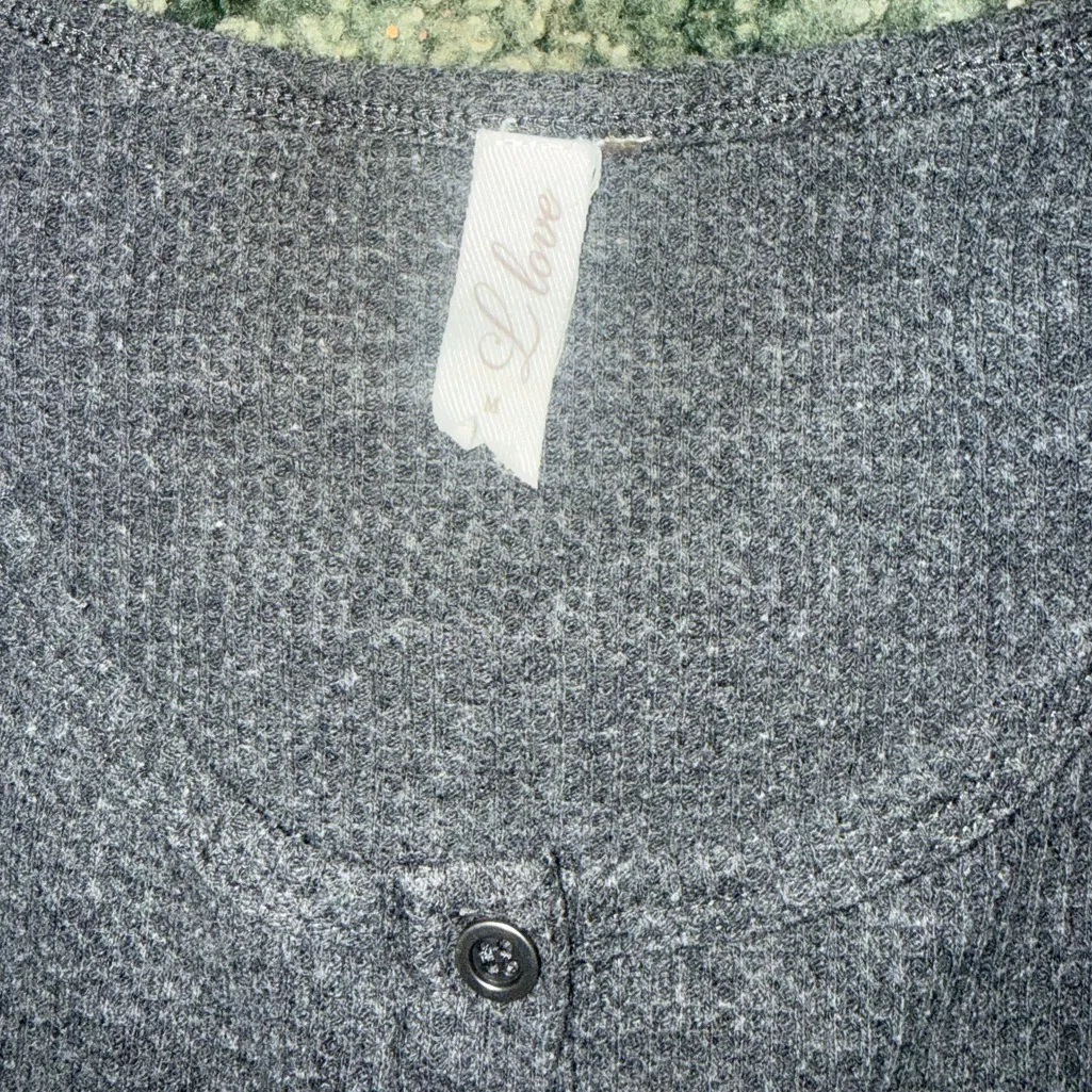 Gray and Burgundy Patterned Hem Top Size M - Image 4