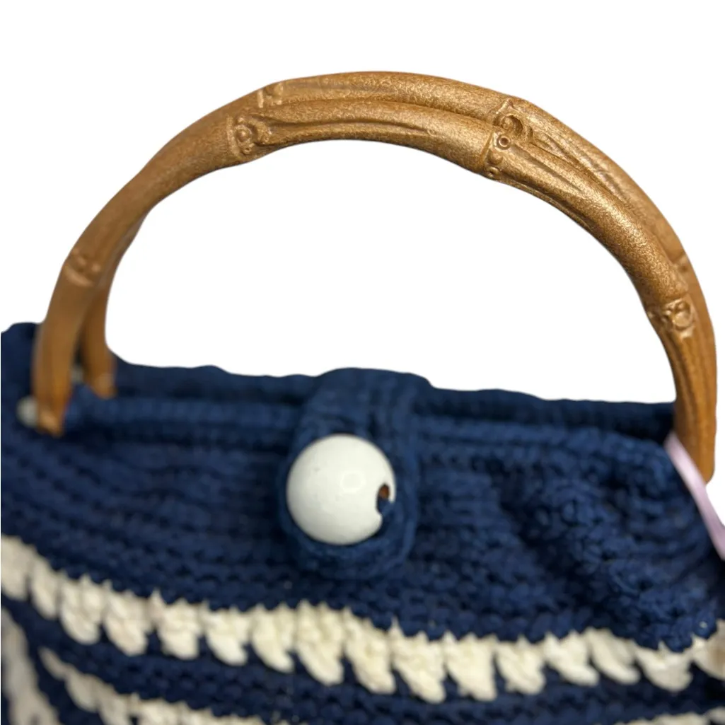 VINTAGE INSPIRED BLUE WHITE CROCHET HANDBAG, WOODEN BUTTON CLOSURE, 2 HANDLES - Image 4