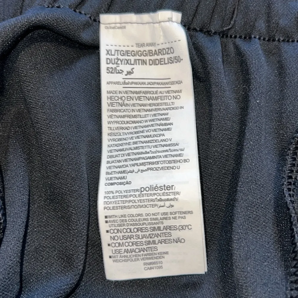 NWT Under Armour Black Loose Heatgear Shorts Size XL W14 - Image 4