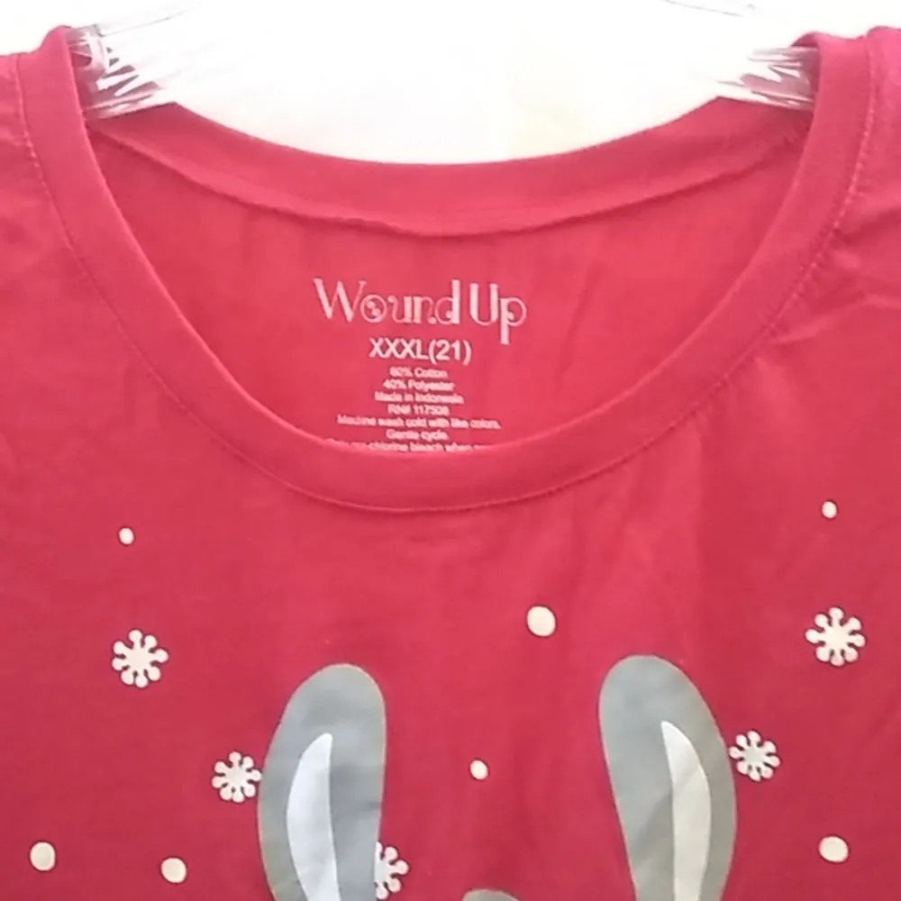 FINAL MARKDOWN Juniors' Wound Up "Fa La Llama" Tee (XXXL/21) - Image 2