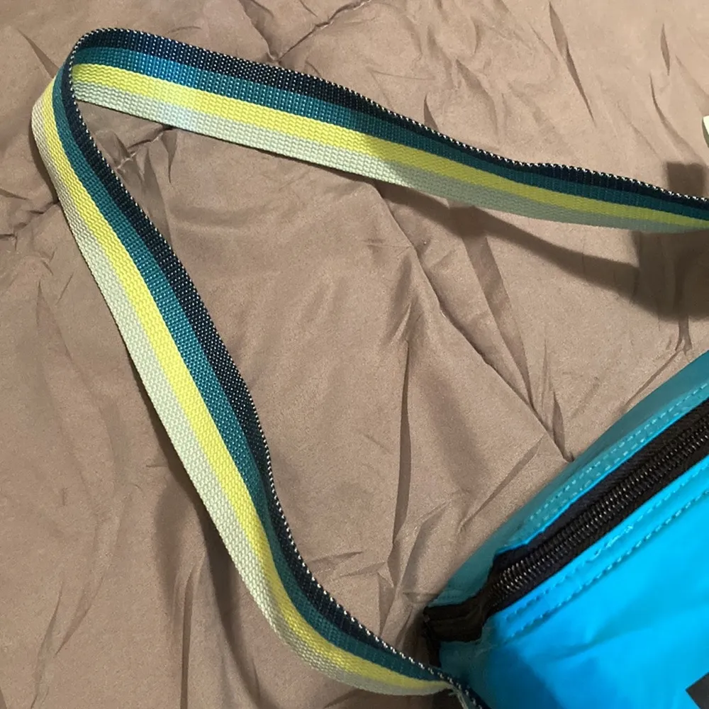 Pink Victoria’s Secret insulated Lunch Box PINK VICTORIAS SECRET Lunchbox Cooler - Image 5