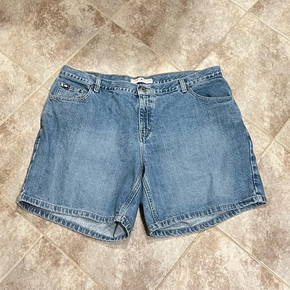 Tommy Hilfiger Vintage Women’s Boyfriend High Rise Jean Shorts Medium Wash 16 - Image 9
