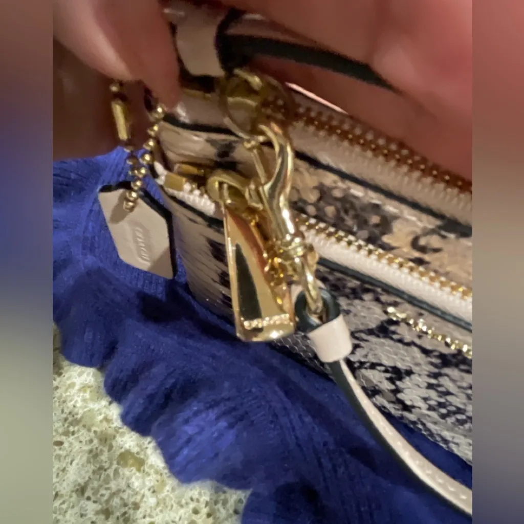 Coach 👜  Madison Python Embossed Double Zip Wristlet – Light Blush(B40) - Image 4