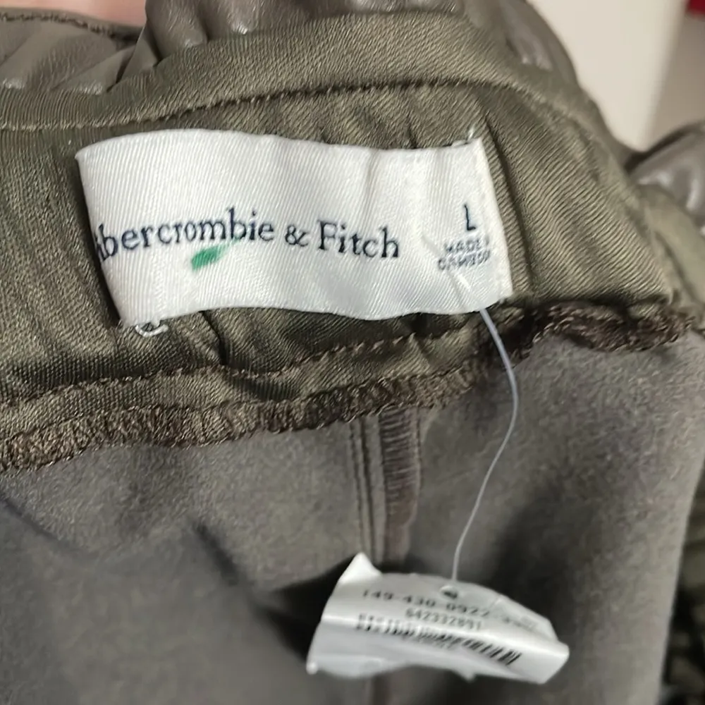 💙💖 NWT Abercrombie and Fitch Brown Vegan Leather Paperbag Shorts - Image 4