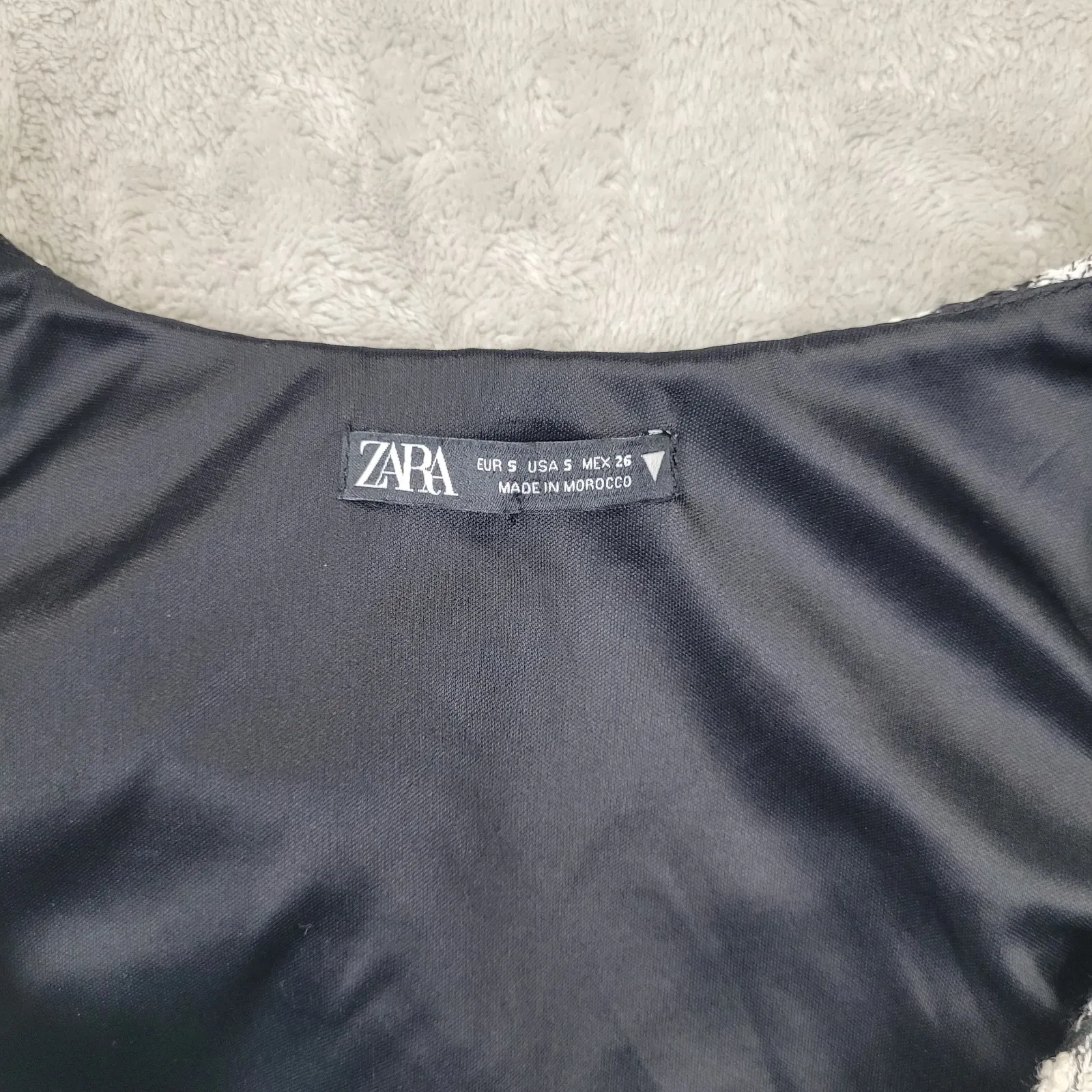 Zara Black White Houndstooth Long Sleeve Cropped Shirt size Small - Image 2