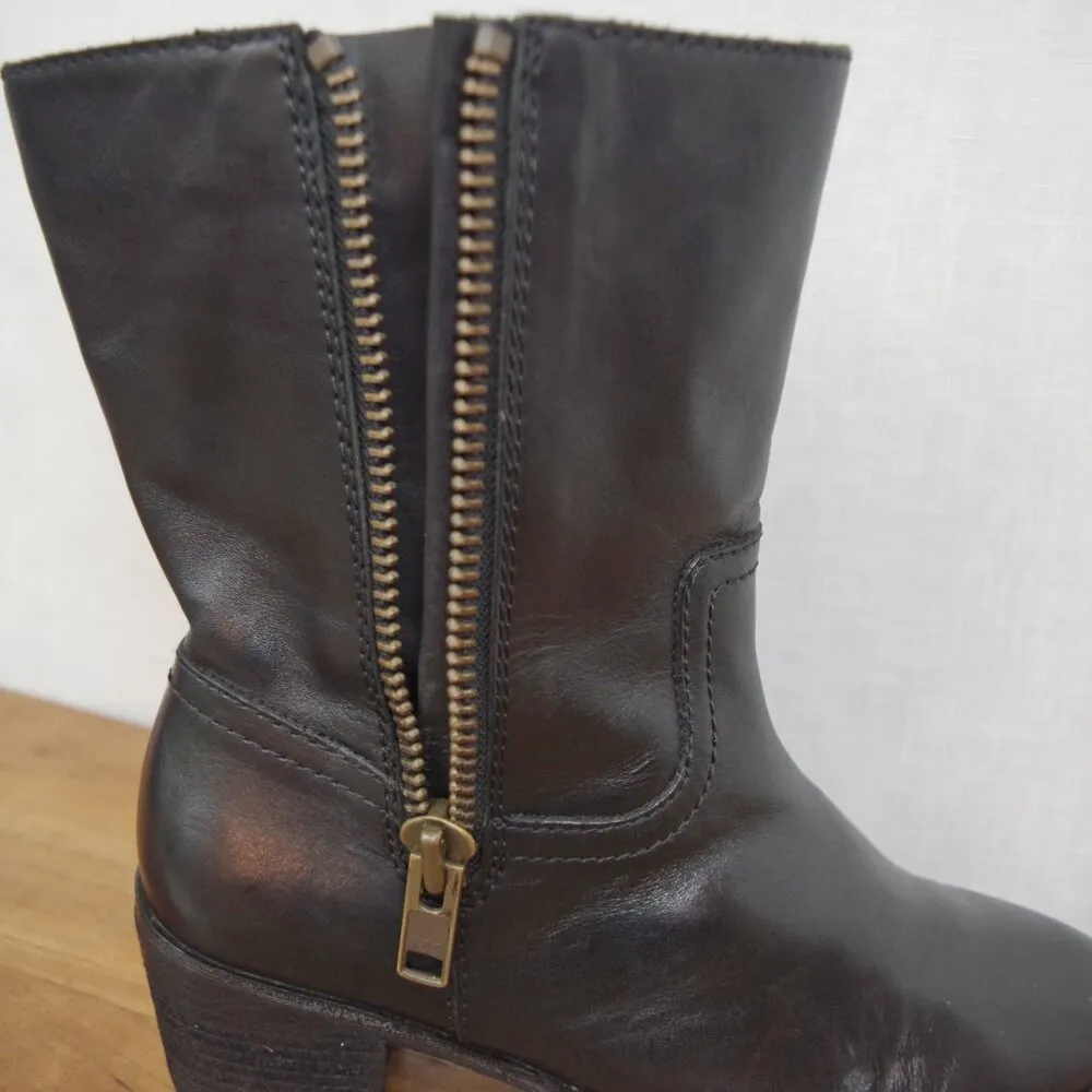 Black Leather Campus Retro Heeled Boots Size 9 - Image 8
