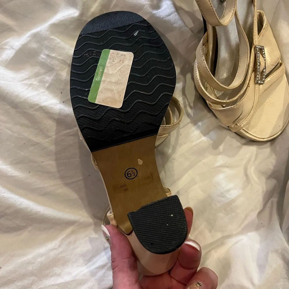 Ruby’s Creme mini strap buckle ankle 4” heels - Image 4