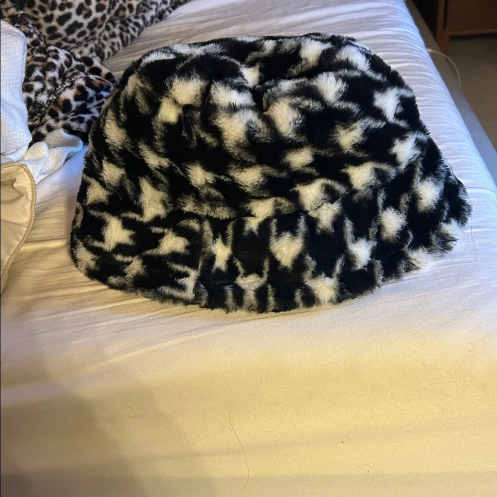 Cutest Fuzzy Black and White Houndstooth Pattern Bucket Hat - Image 5