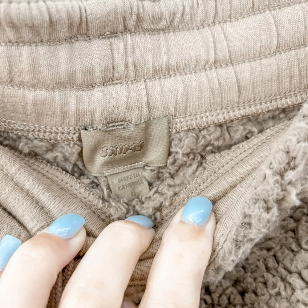 SKIMS Teddy Sherpa Jogger Pants - Image 6