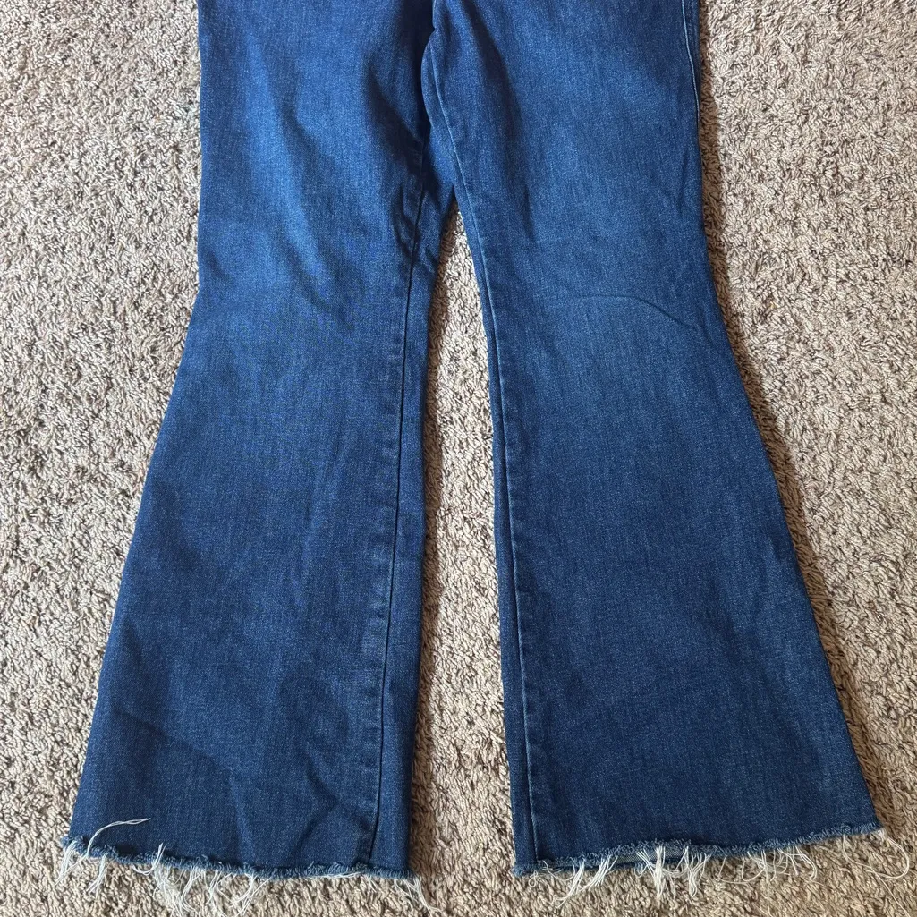 SPANX Raw Hem Bootcut Flare Jeans Size Large Stretch Pull On - Image 5