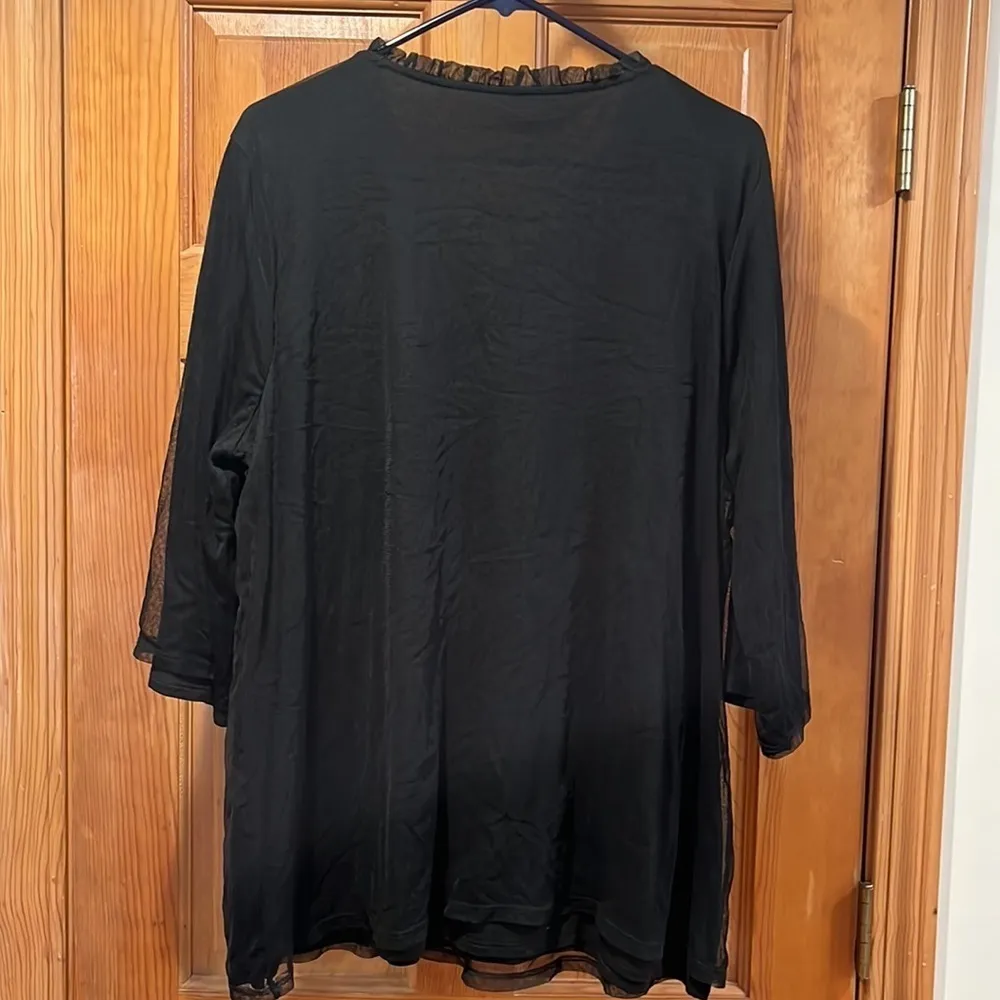 Chicos black mesh layered pink floral Embroidery 3/4 sleeve top size 3 (X/16). - Image 4