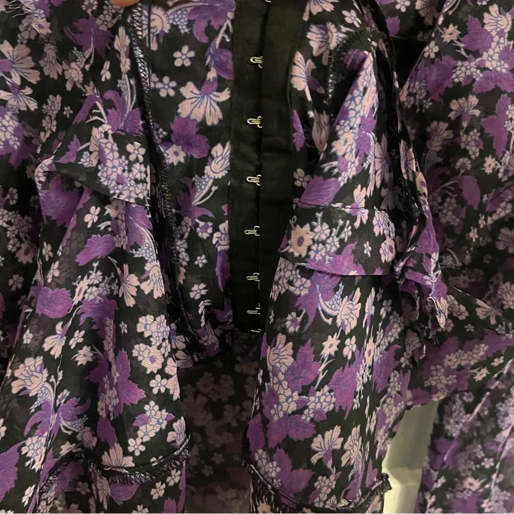 Nina purple ruffle floral top sz L - Image 4