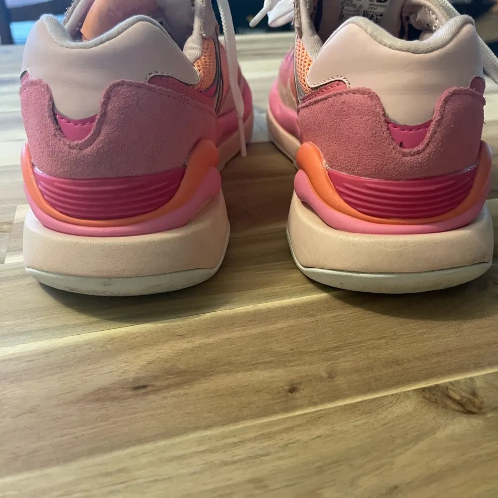 New Balance Orange and Pink Sneakers - Image 4